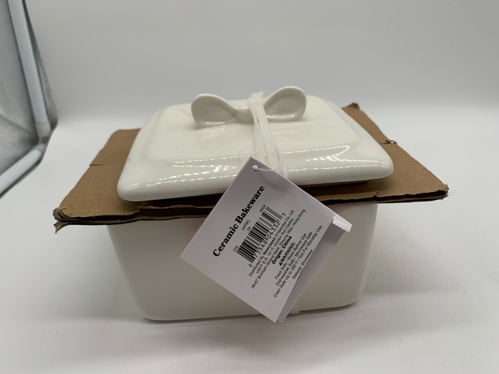 Ceramic 5in White Ribbon Covered Squared Box AA01B11028