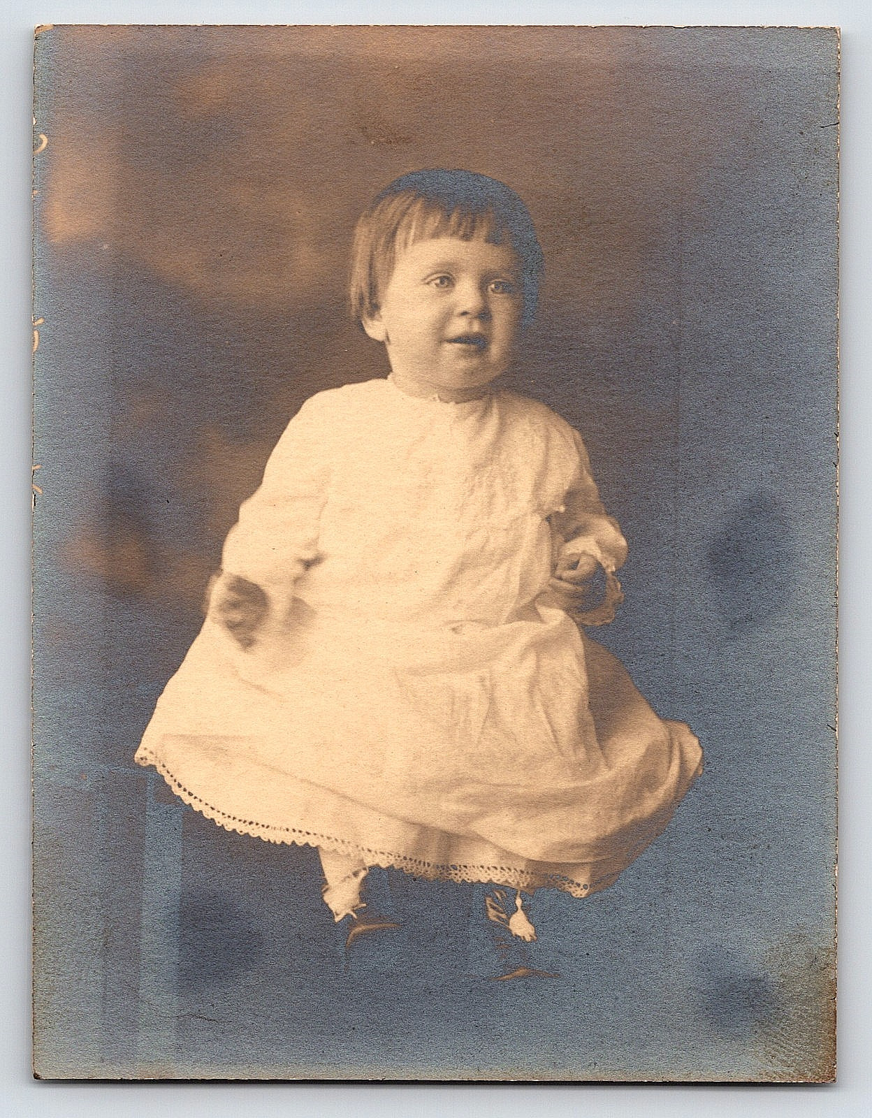 VINTAGE REAL PHOTO OLD ANTIQUE PICTURE IMAGE YOUNG BABY GIRL HAIR WHITE DRESS