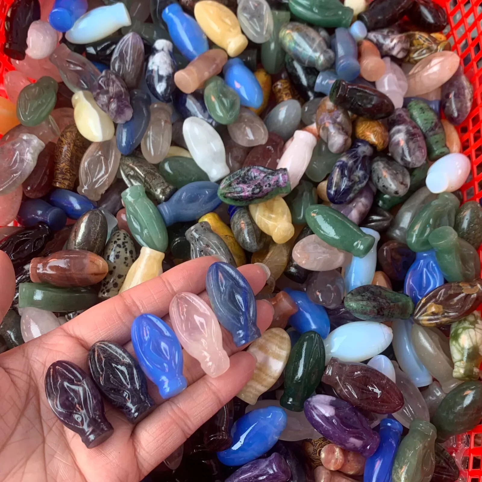 50pcs Natural Vaginal quartz mix small Source Of Life Carved vagina skullHealing