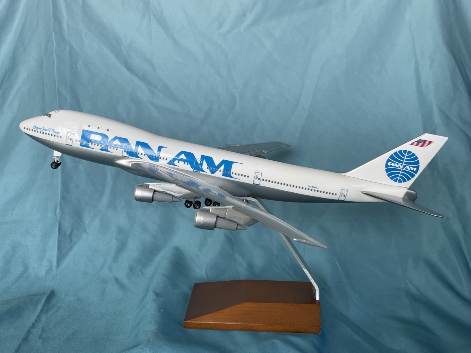PAN AM BOEING 747 -1 00 1:200 DESK MODEL SKYMARKS - EXECUTIVE