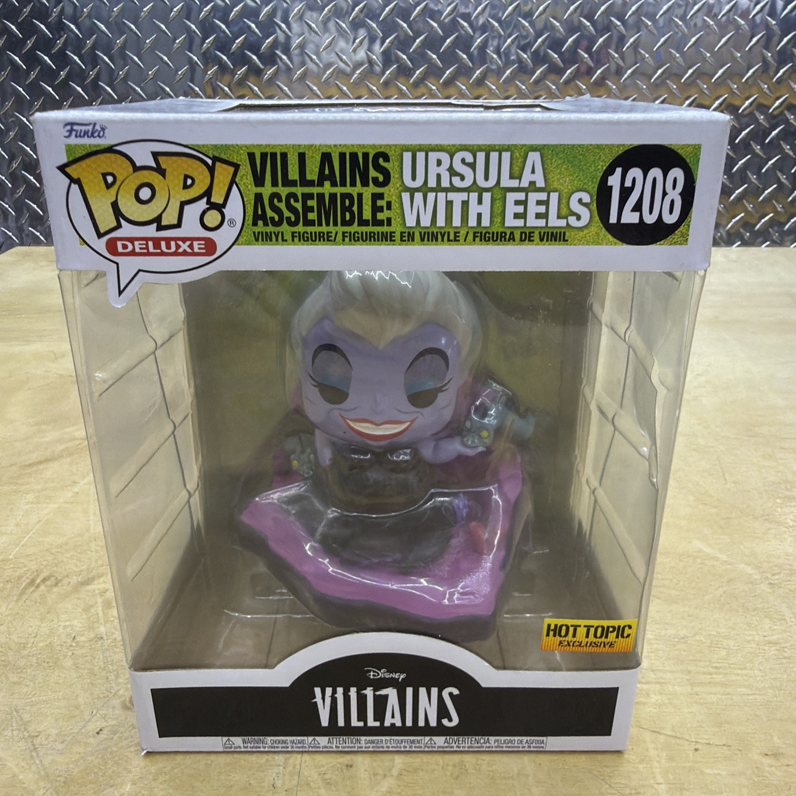 Funko Pop Deluxe Disney Villains Assemble Ursula with Eels #1208 Hot Topic