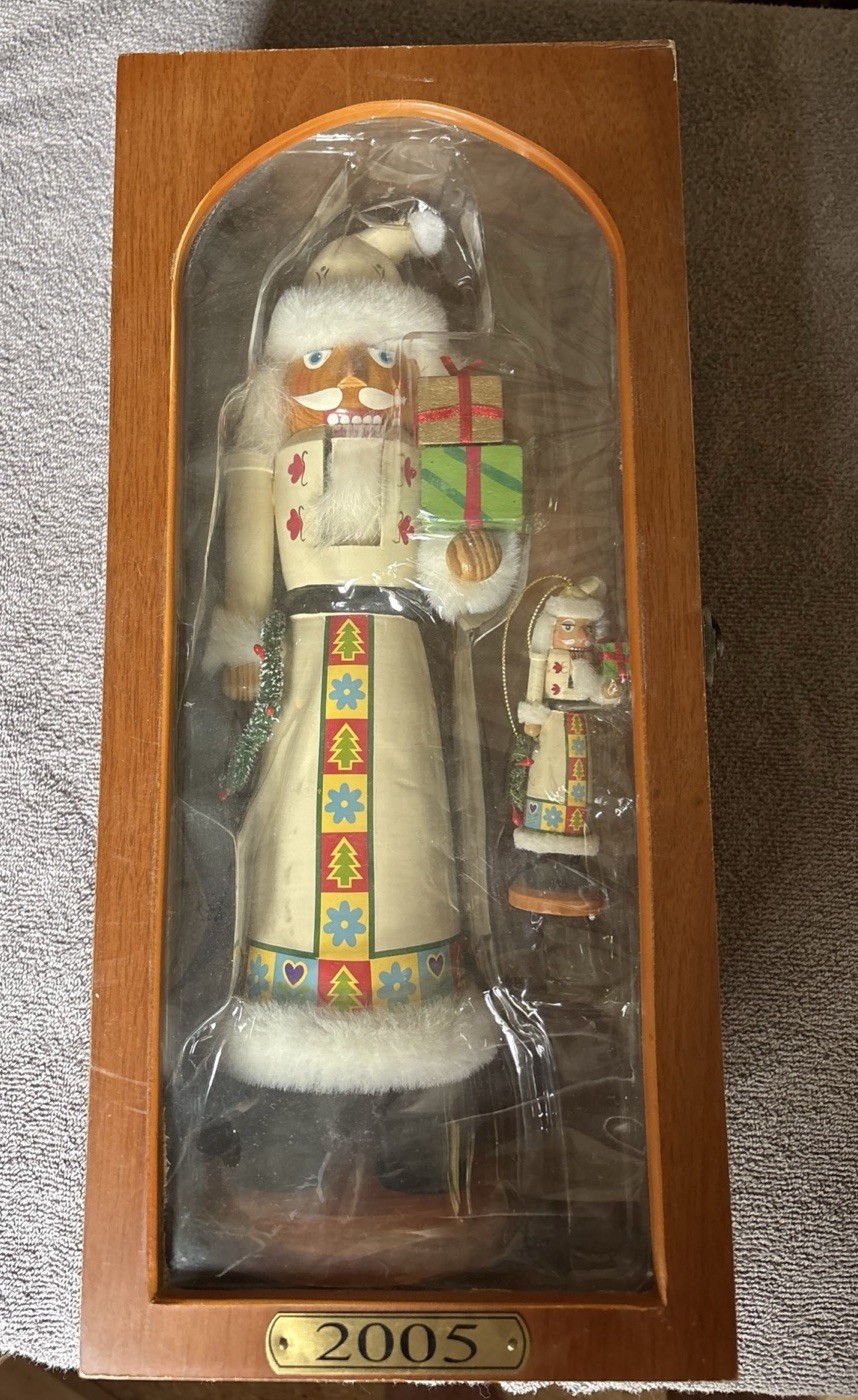 VTG Hallmark Keepsake Ornament Club 2005 Santa Nutcracker NEW in Wood Display