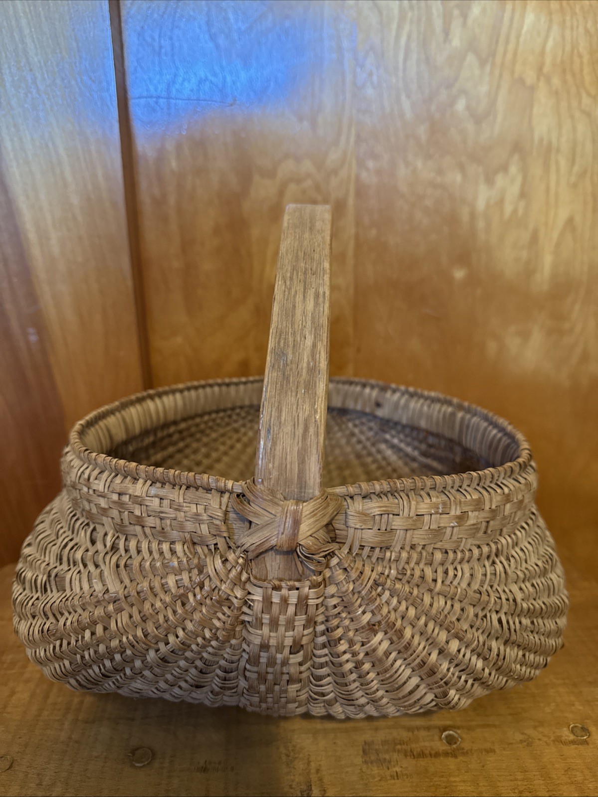 Vintage Handcrafted Med/Large Woven Buttocks Gathering Basket with Solid Handle