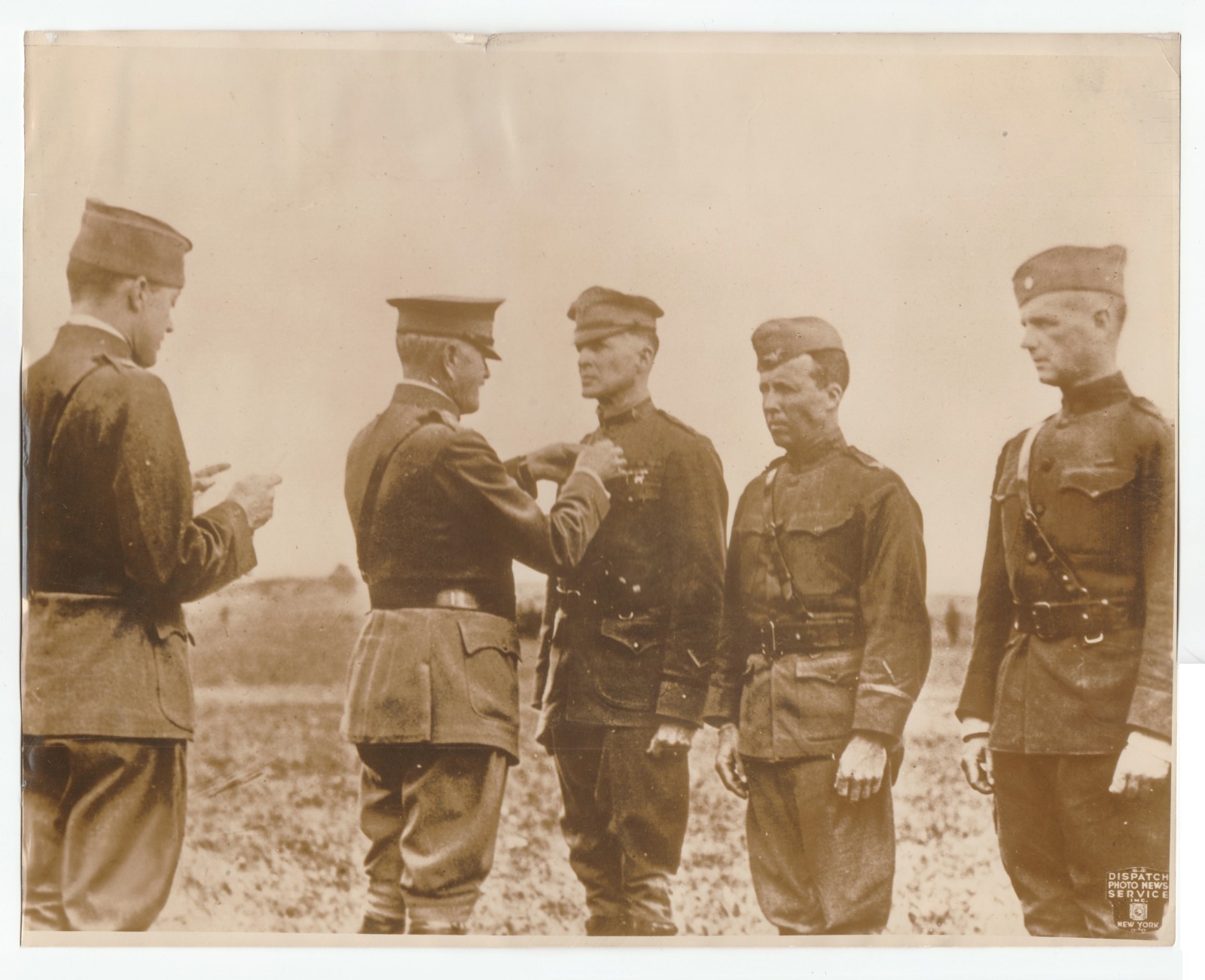 Original LARGE Press Photo WWI Douglas MacArthur Distinguished Service Cross