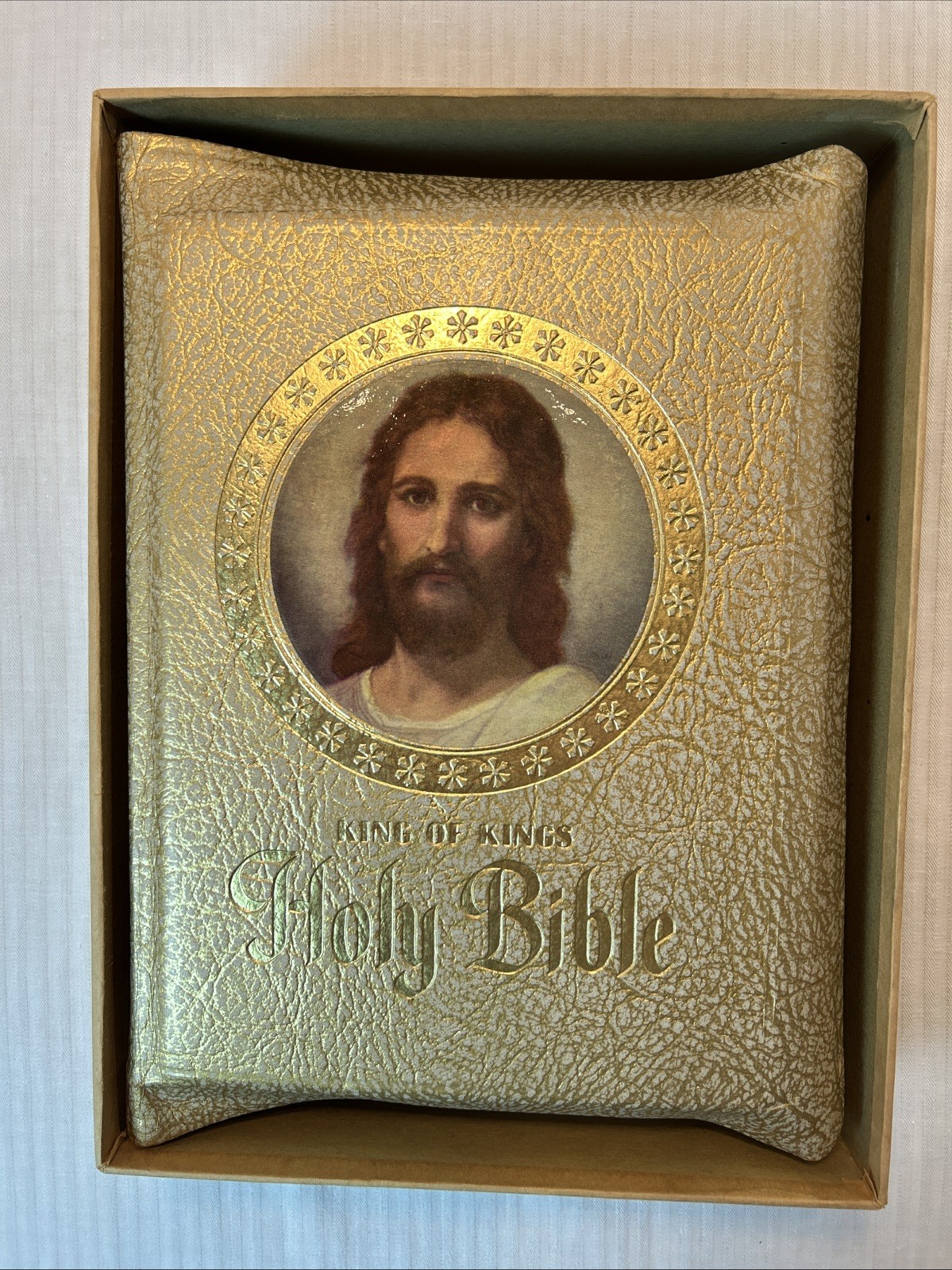 Vintage 1961 Holy Bible King Of Kings Clarified Edition  Gold Cover Illustrated 