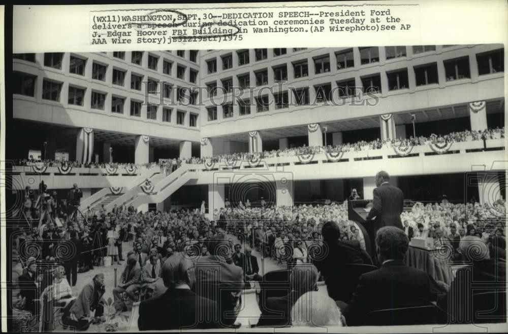 1975 Press Photo President Ford delivers speech at FBI Building in Washington