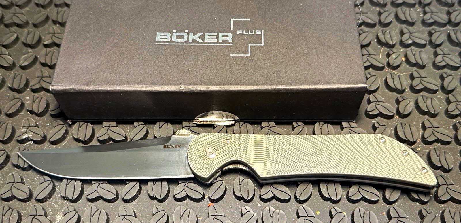 Böker Plus Manaro Stingray, 440C, Checkered Titanium Framelock