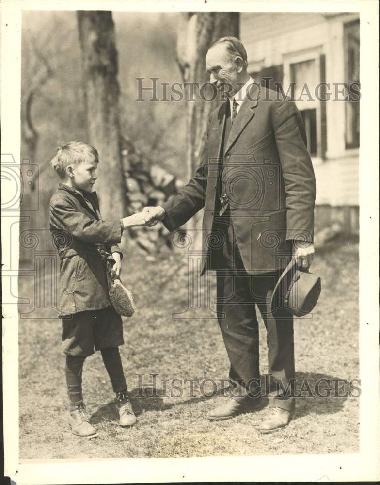 1925 Press Photo Col. John C. Coolidge greeted by Everett Blanchard at Plymouth