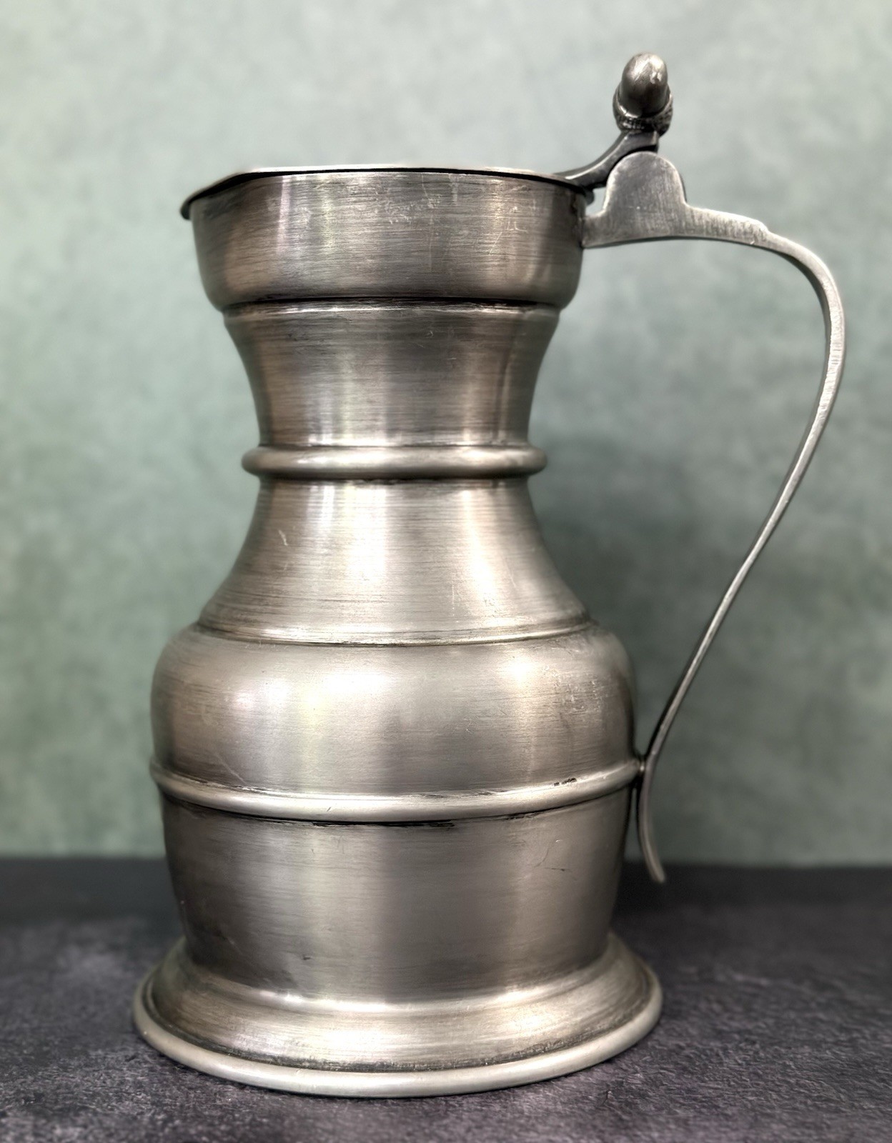 Vintage 94% Pewter Lidded Pitcher Flagon 8.5in Hinged Lid 2.27 lb