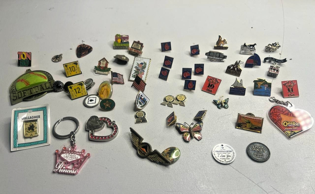 Huge Vintage Pin Lot Las Vegas Cheetos Dark Souls Travel Novelty Keychains VTG