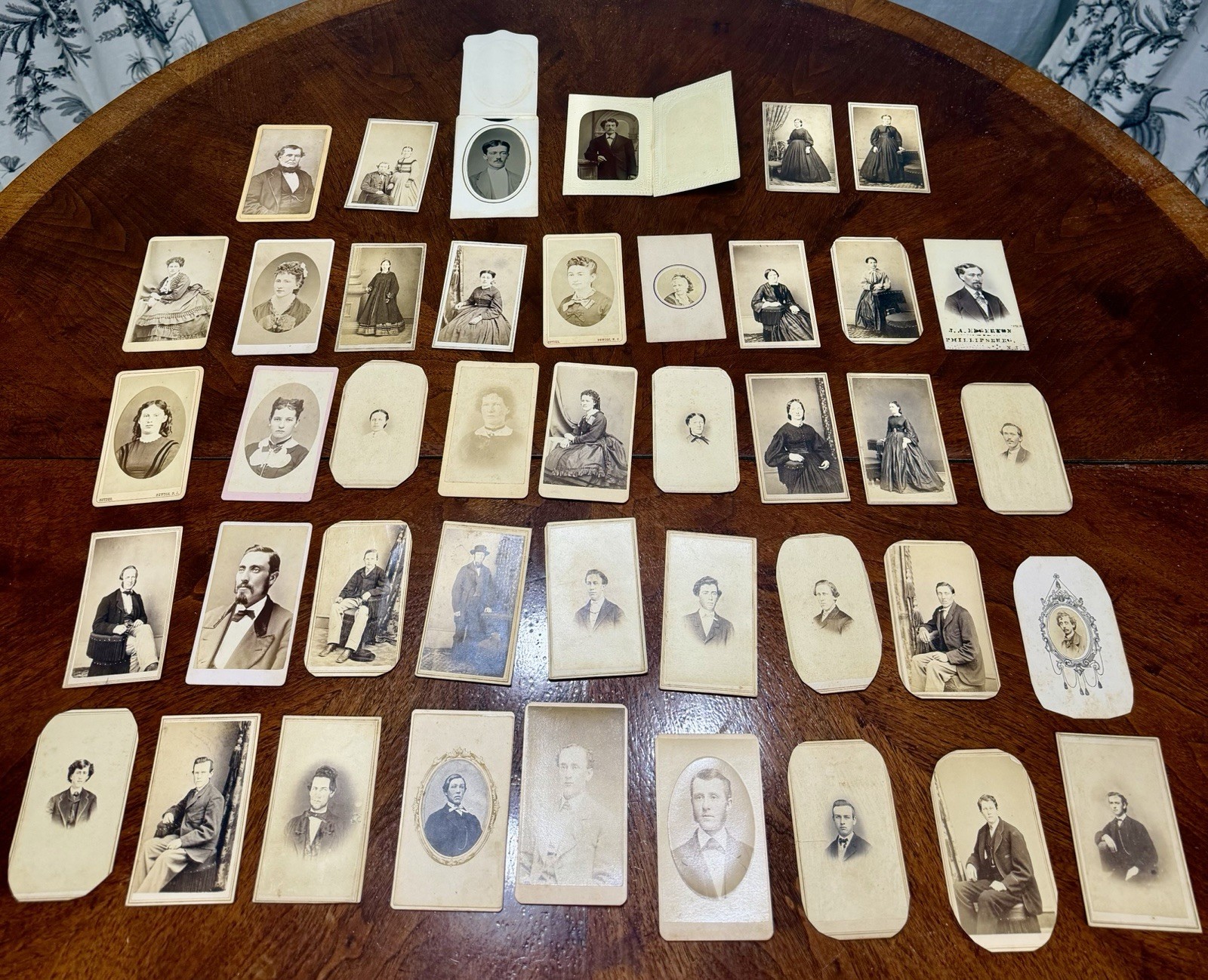 40 Antique Carte de Viste Photo Cards & 2 Tin Type Photos of 1 Large Family