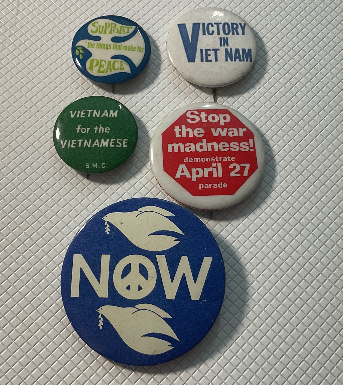5 Vintage 1960s Anti-Vietnam War Pinback Buttons - STOP The War NOW Peace