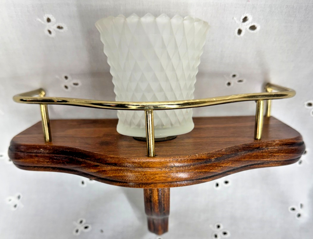 VINTAGE MCM HOME INTERIOR WALL SCONCE SHELF W/DIAMOND CUT GLASS CAPTAINS RAIL