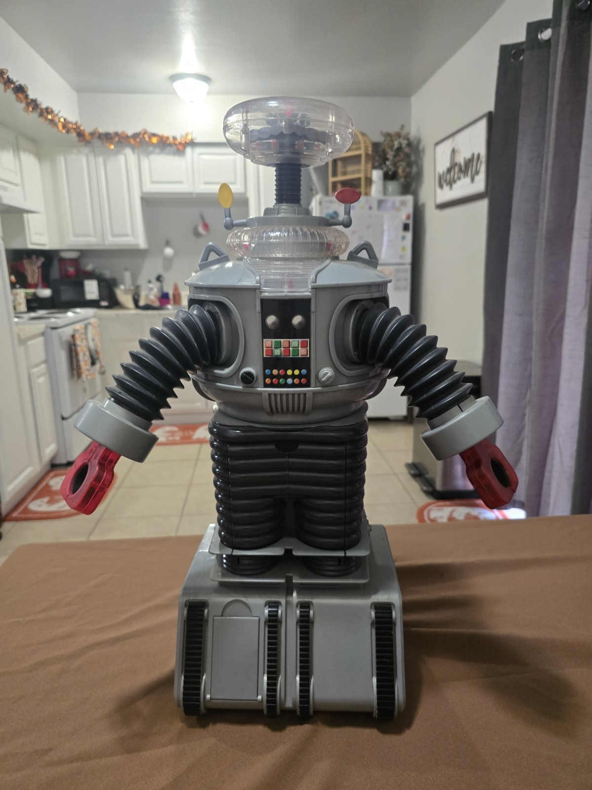 Trendmasters 1998 Vintage Lost in Space B-9 Robot 24