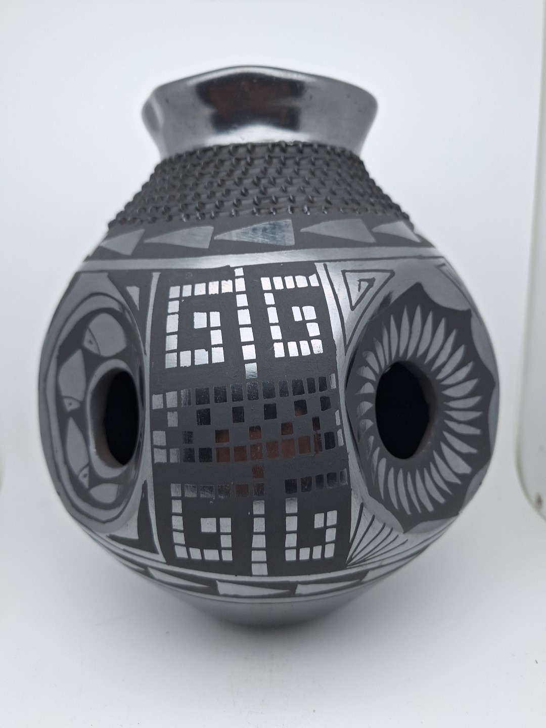 Mata Ortiz Handmade Pottery by Jose Gonzalez 9.5