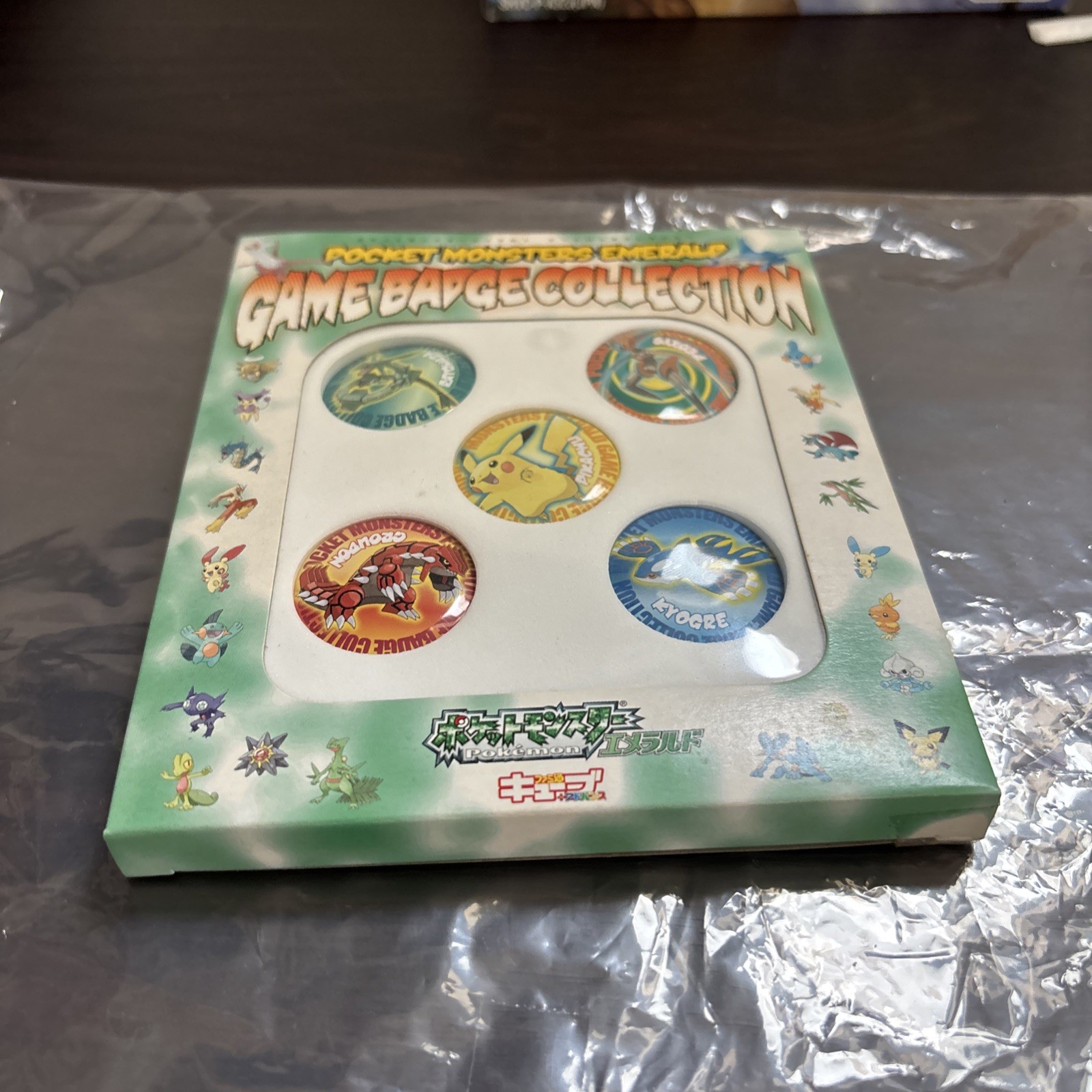 Pokemon Emerald Game Badge Collection Famitsu 2004 Magazine Promo Can Button Pin