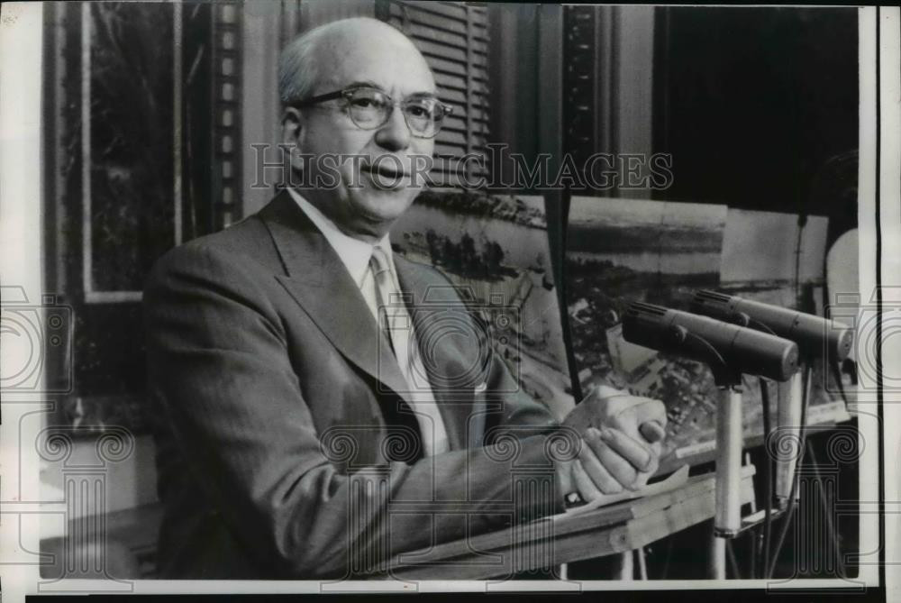 1958 Press Photo Lewis Strauss at Final Press Conference after Resignation