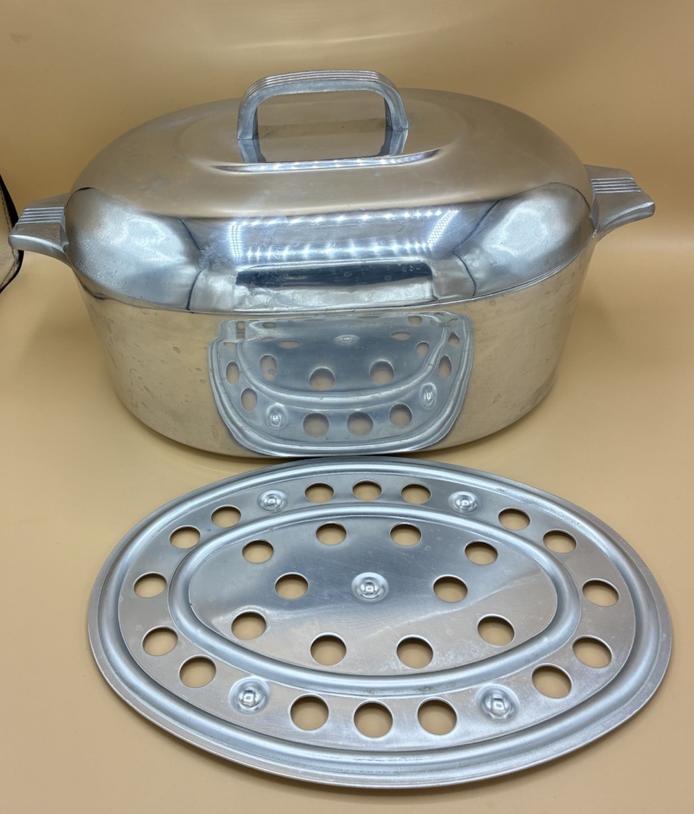 MAGNALITE Vintage 8 Qt Wagner Ware GHC #4265 Dutch Oven Roaster With Lid Trivet