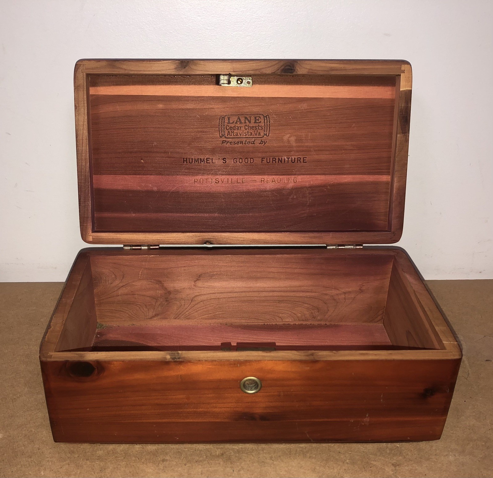 Lane Mini Cedar Chest Hummel\'s Good Furniture Pottsville Reading PA Jewelry Box