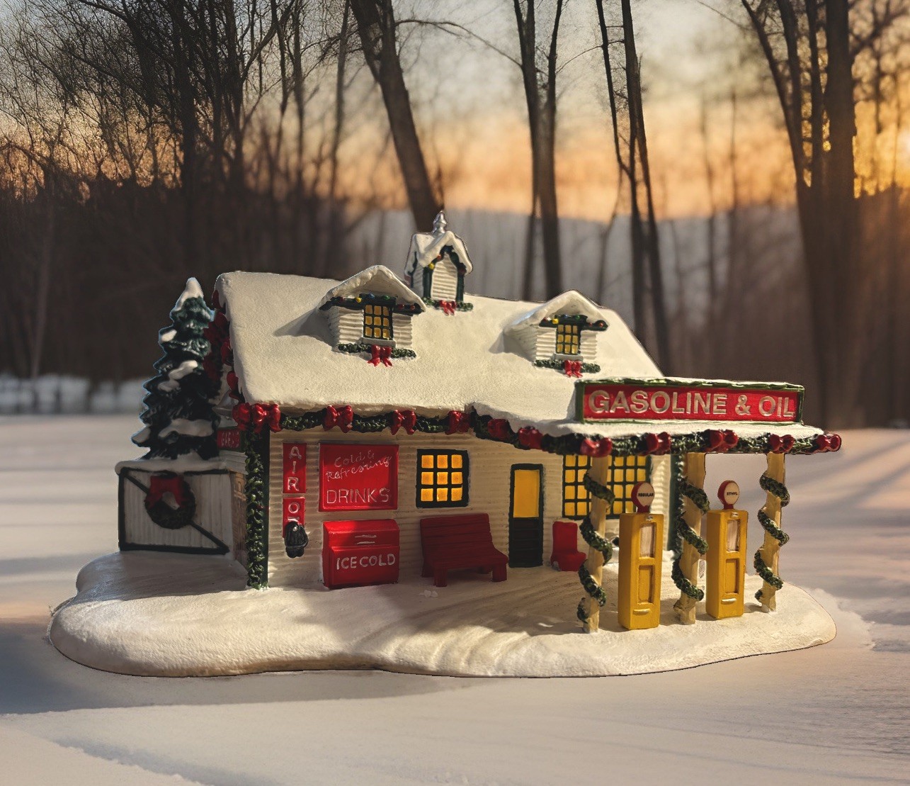 🎄Hawthorne Village Norman Rockwell Christmas Village Gas Station  NEW 🎄READ