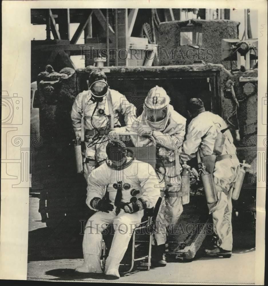 1974 Press Photo Space Program-Injured astronaut removed from the elevator
