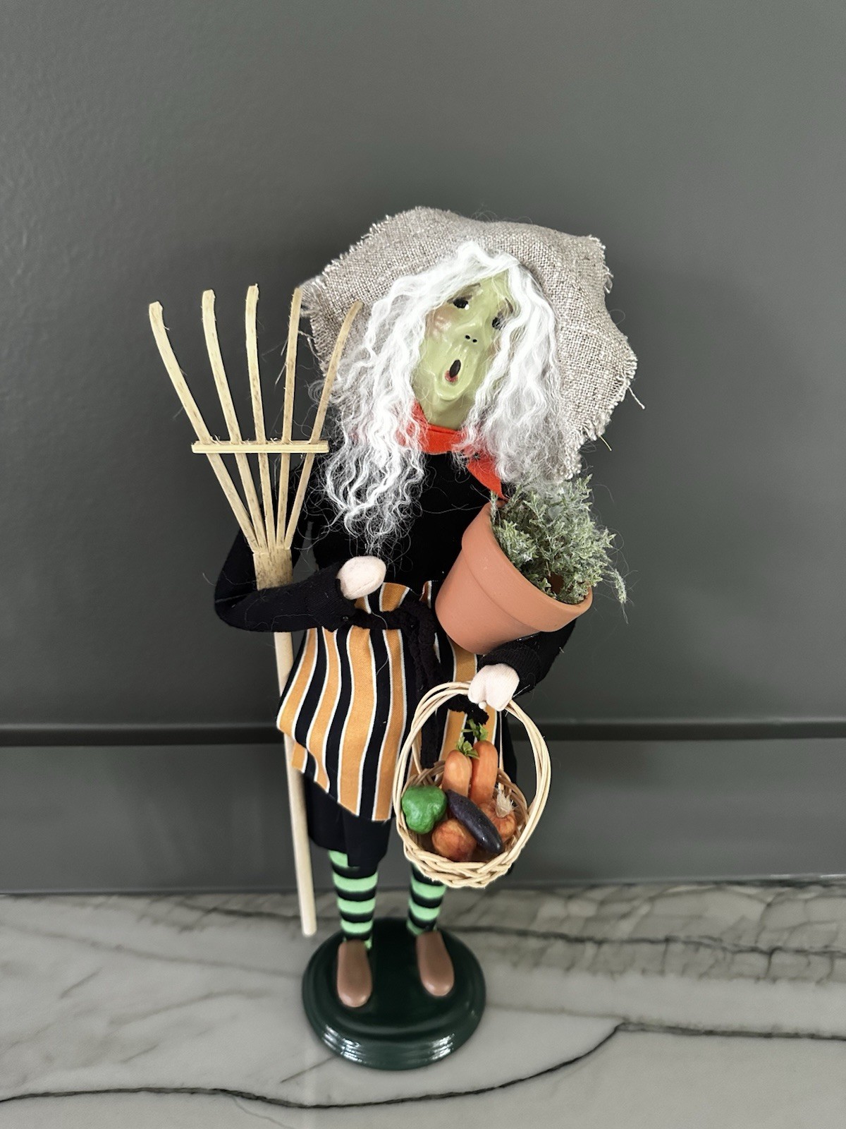 2021 HTF Byers Choice Web Exclusive Witch Gardening VGC