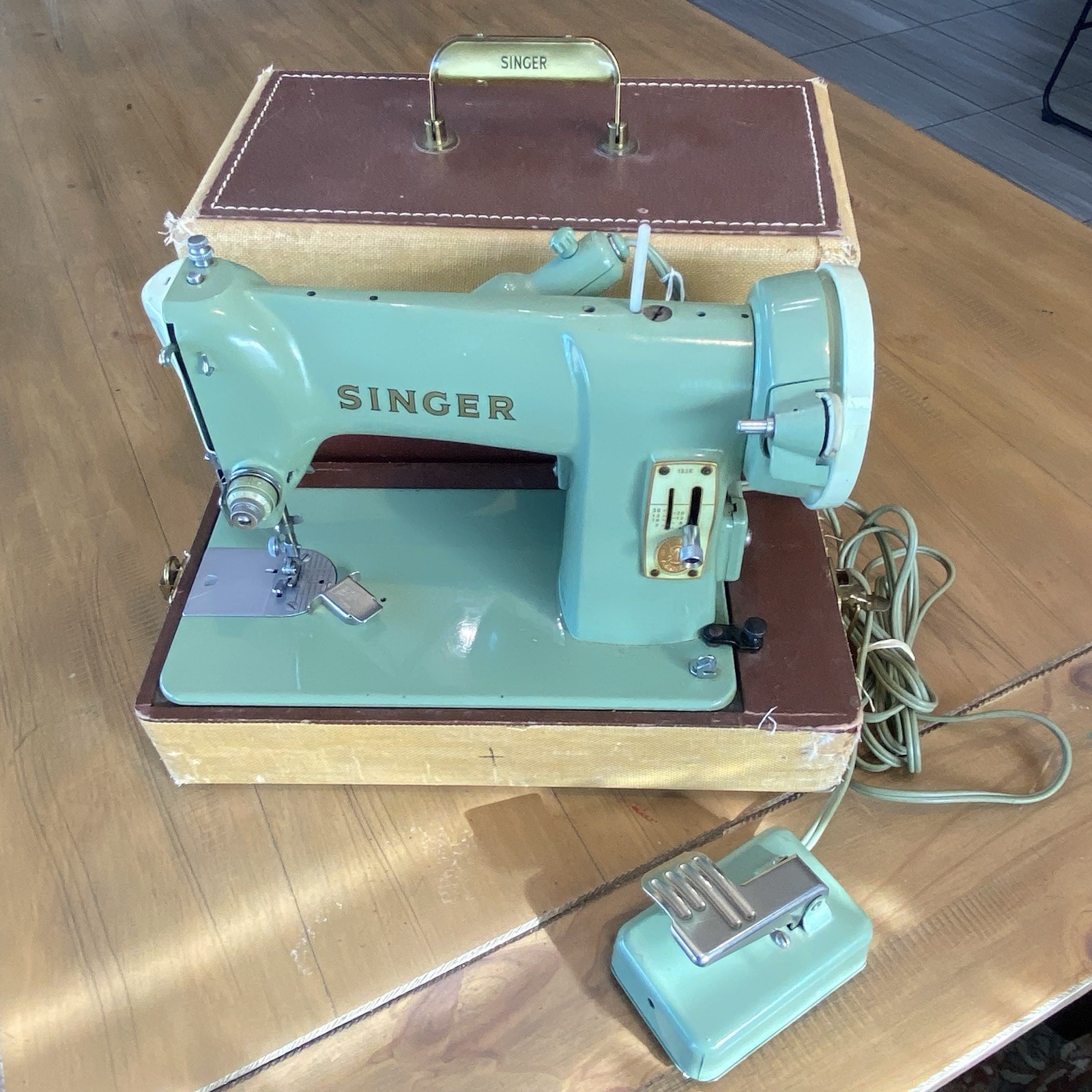 VTG Singer Sewing Machine 185K Mint Green Original Case Foot Pedal Tested Works