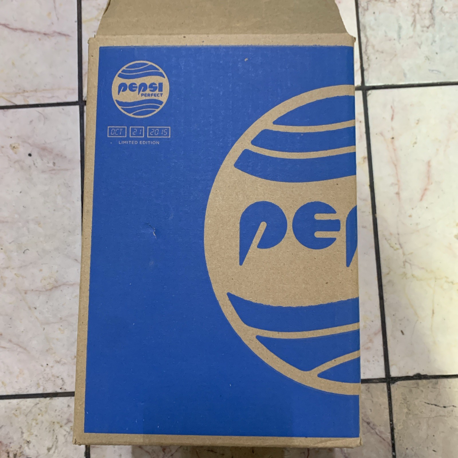 Still In Box LIMITED EDITION 2015 Back To The Future 2- PEPSI Perfect BOTTLE