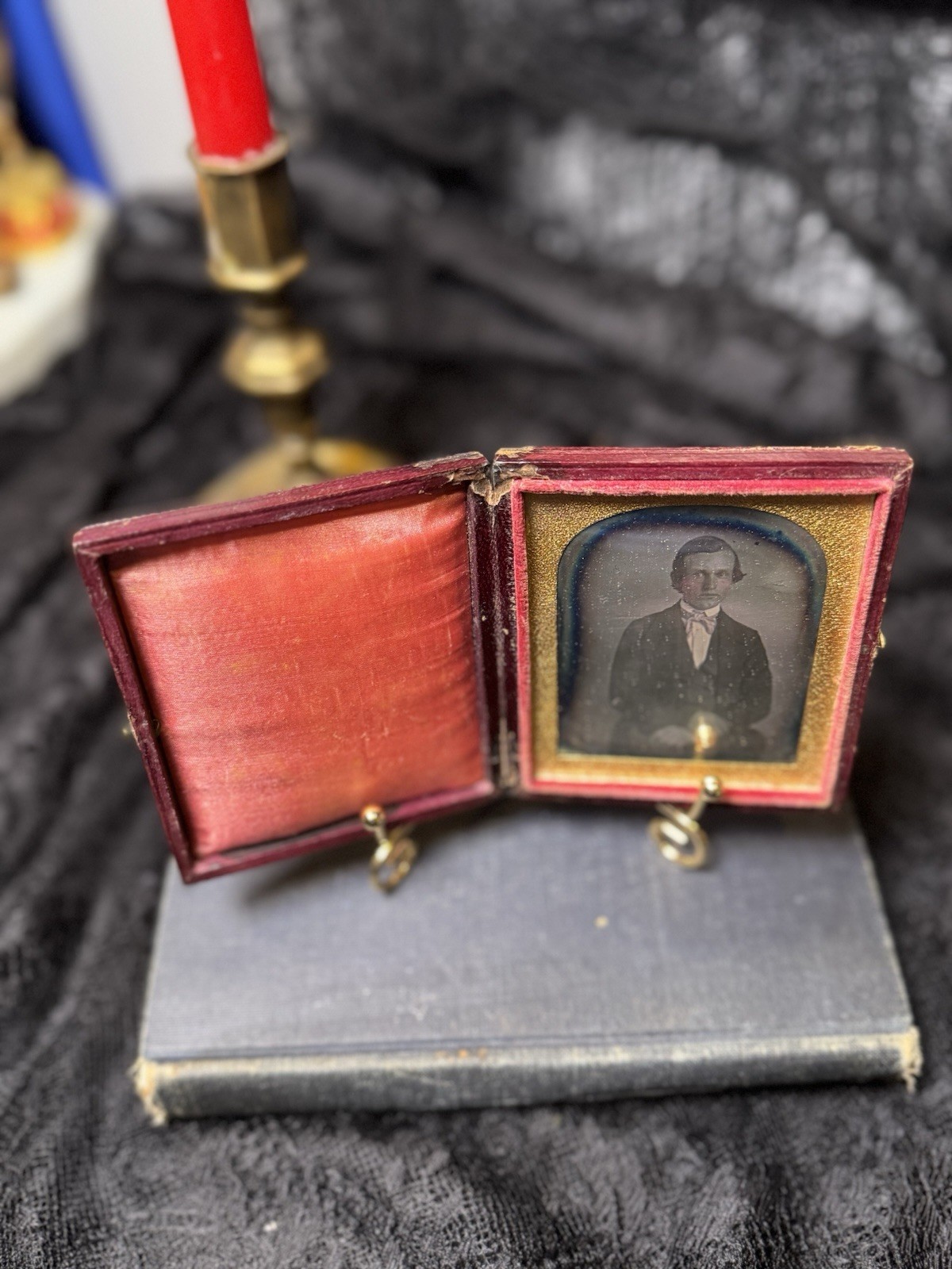 1/6th Plate Daguerreotype Of Young Man, Mid 19th Century, Full Original Case.
