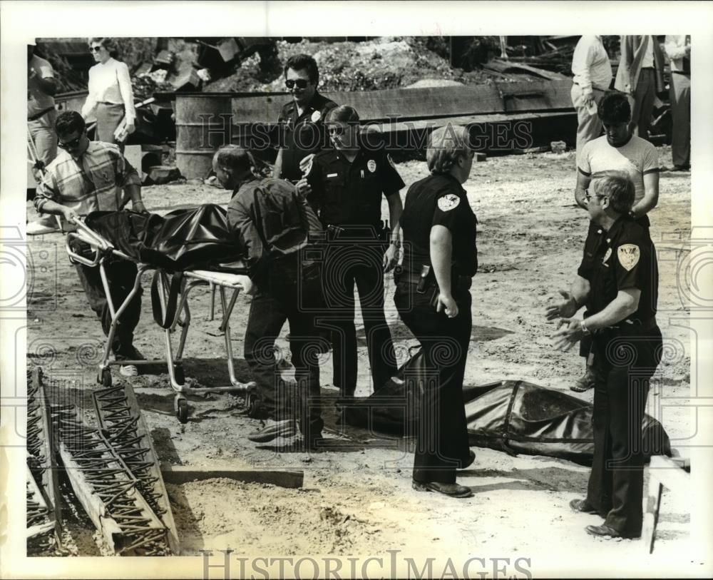 1987 Press Photo Atlas Construction Company - Aftermath of Deadly Crane Accident