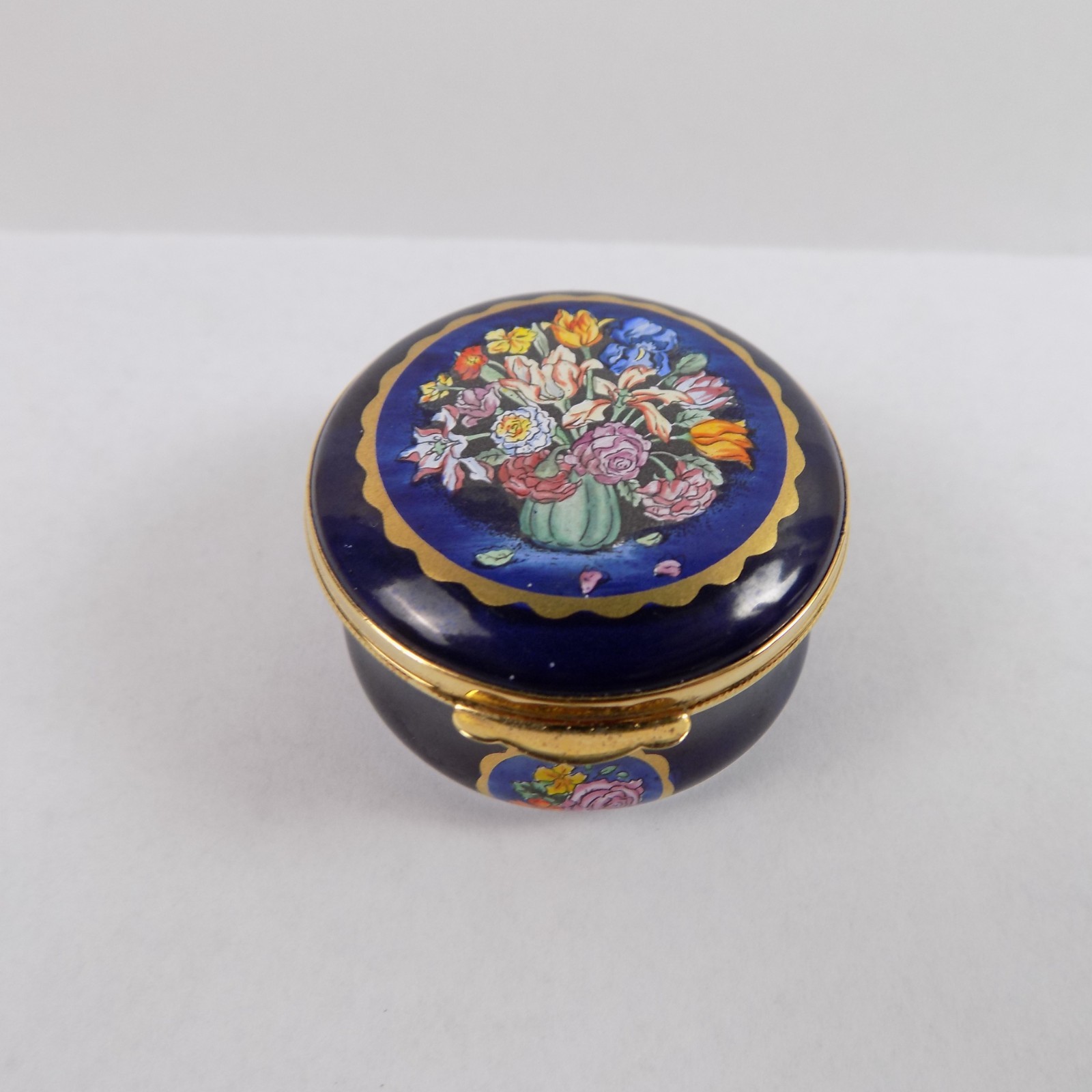 Crummles & Rochard Enamels Pill Box England Flower Bouquet