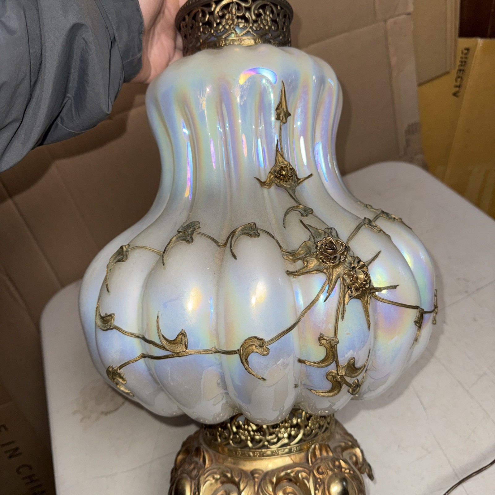 Vintage EF IDUSTRIES 1971 Opalescent Iridescent 3 way Table Lamp  Rosette Onlay