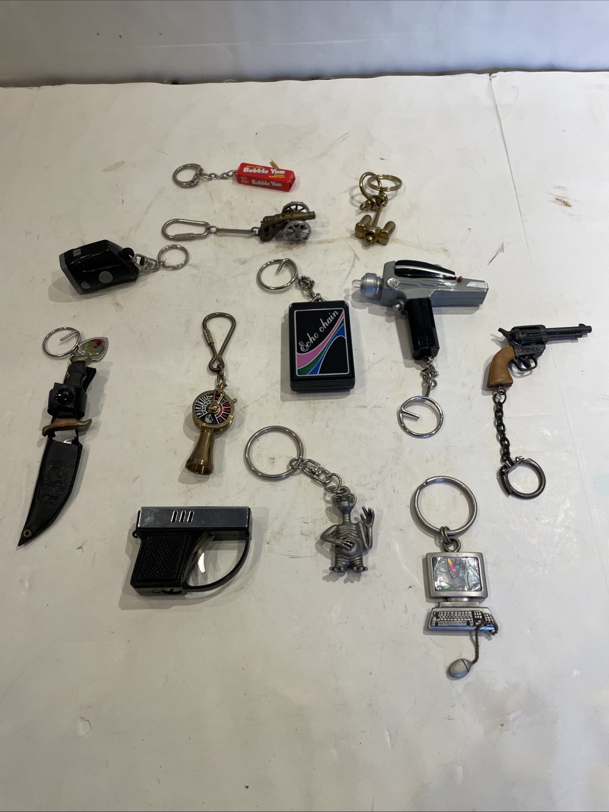 Lot Of (12) Rare Vintage Keychains ET, Bubble Yum, Echo, Phaser,revolver,cannon