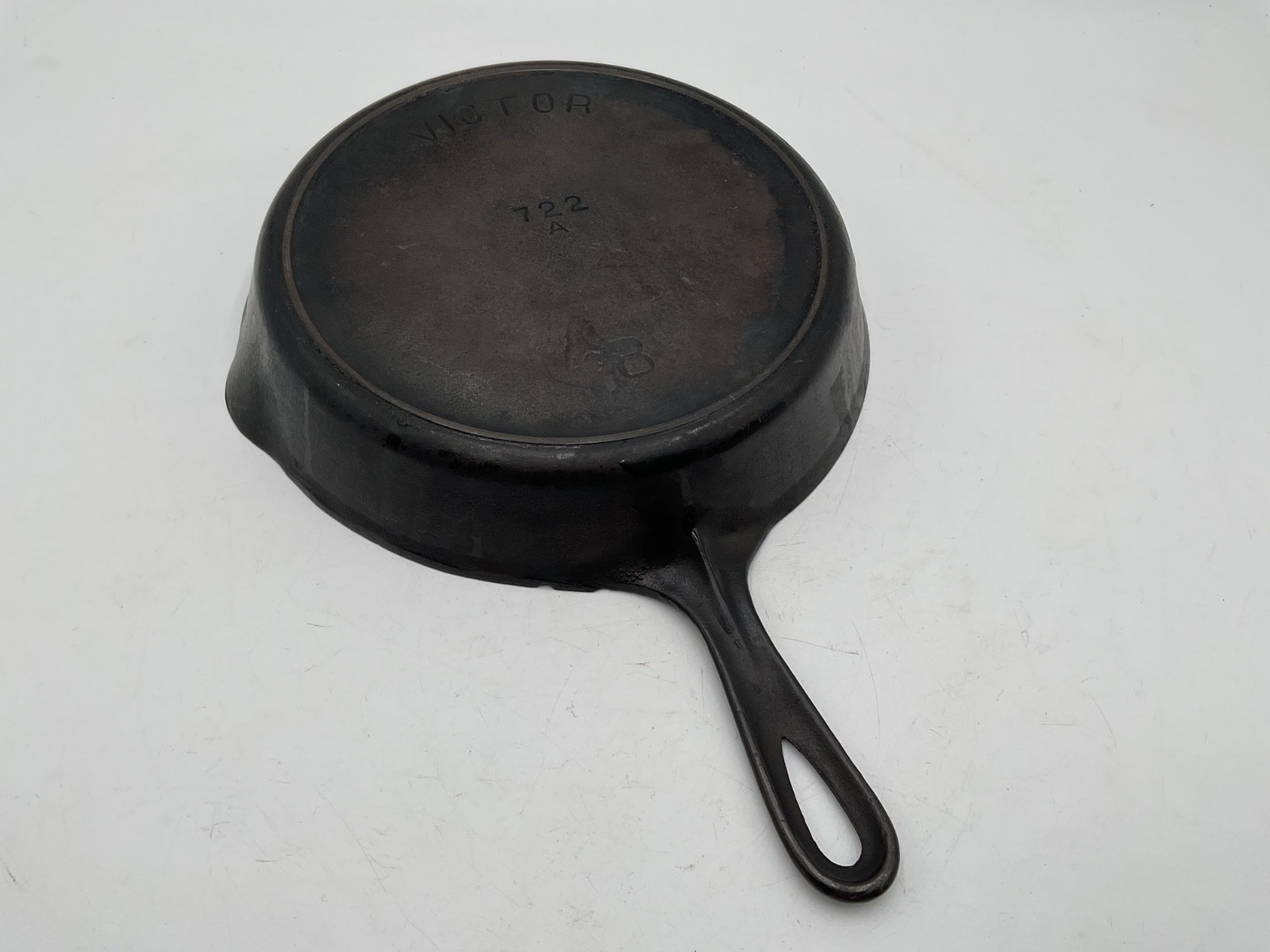 Victor (by Griswold) cast iron skillet; #8,  722A circa 1910