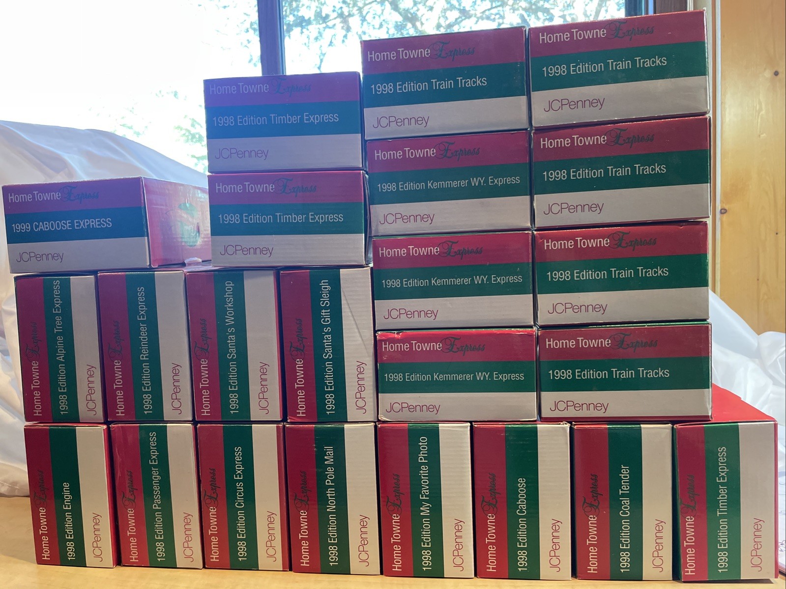 Vintage 1998 JCPenney Home Towne Express Train Set-NIB 17 Cars + 5 Track Boxes