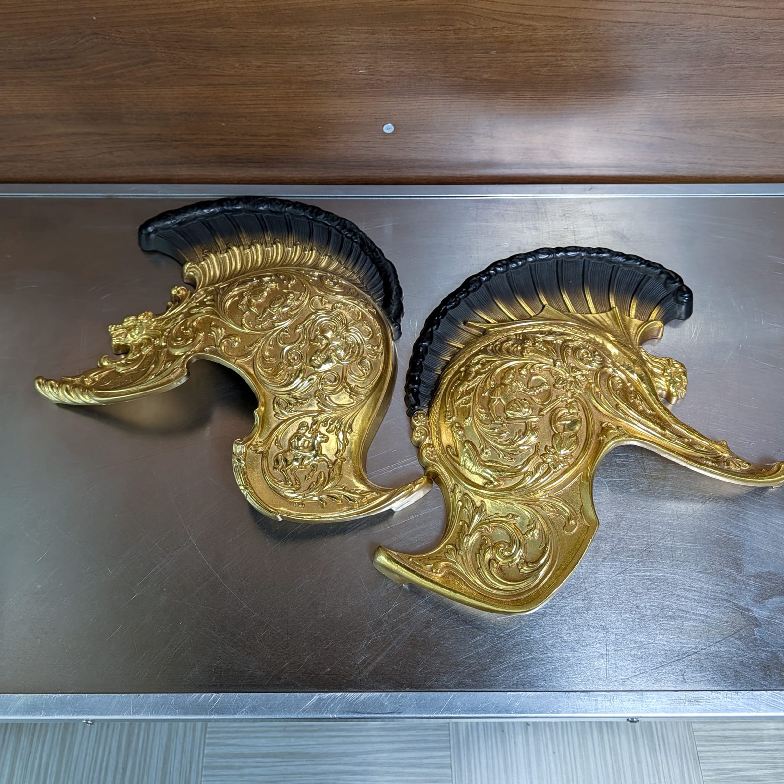 Syroco Pair Roman Gladiator Helmets Lifesize Wall Art Gold Vtg 7217+7218 ⭐