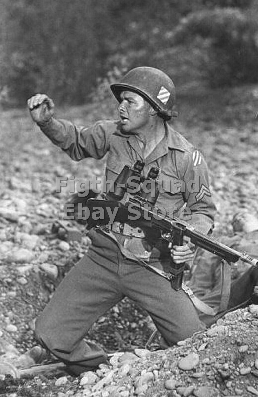 WW2 Picture Photo American soldier in the batle 5873