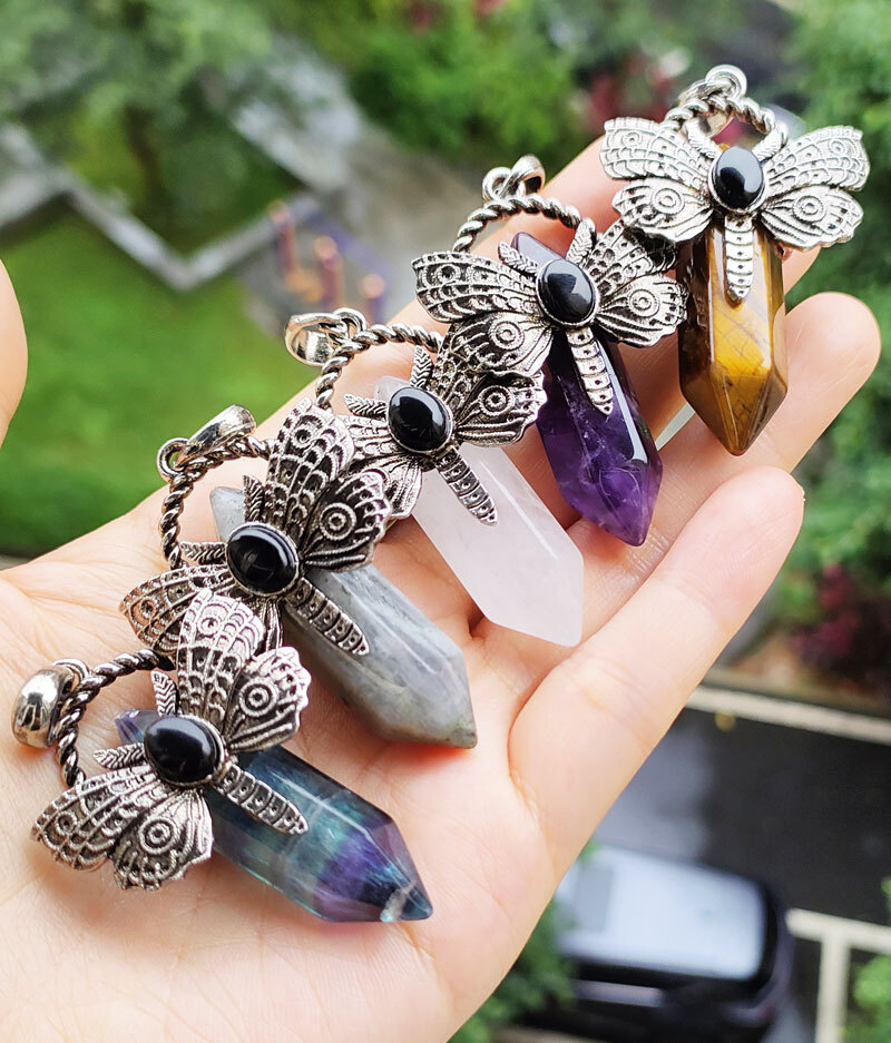 10pcs Natural Fluorite Vary Gems Dragonfly Pendants Magic Reiki Healing Amulet