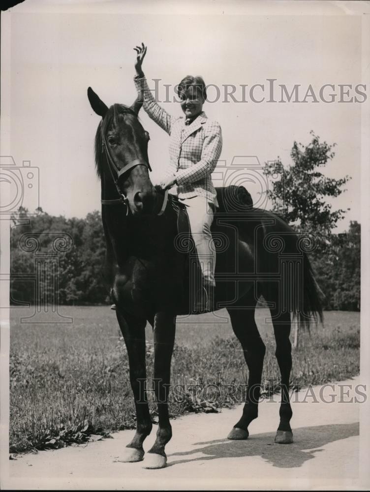 1936 Press Photo Louise Lloyd Instructor at Rock Creek Riding Club - ney03627