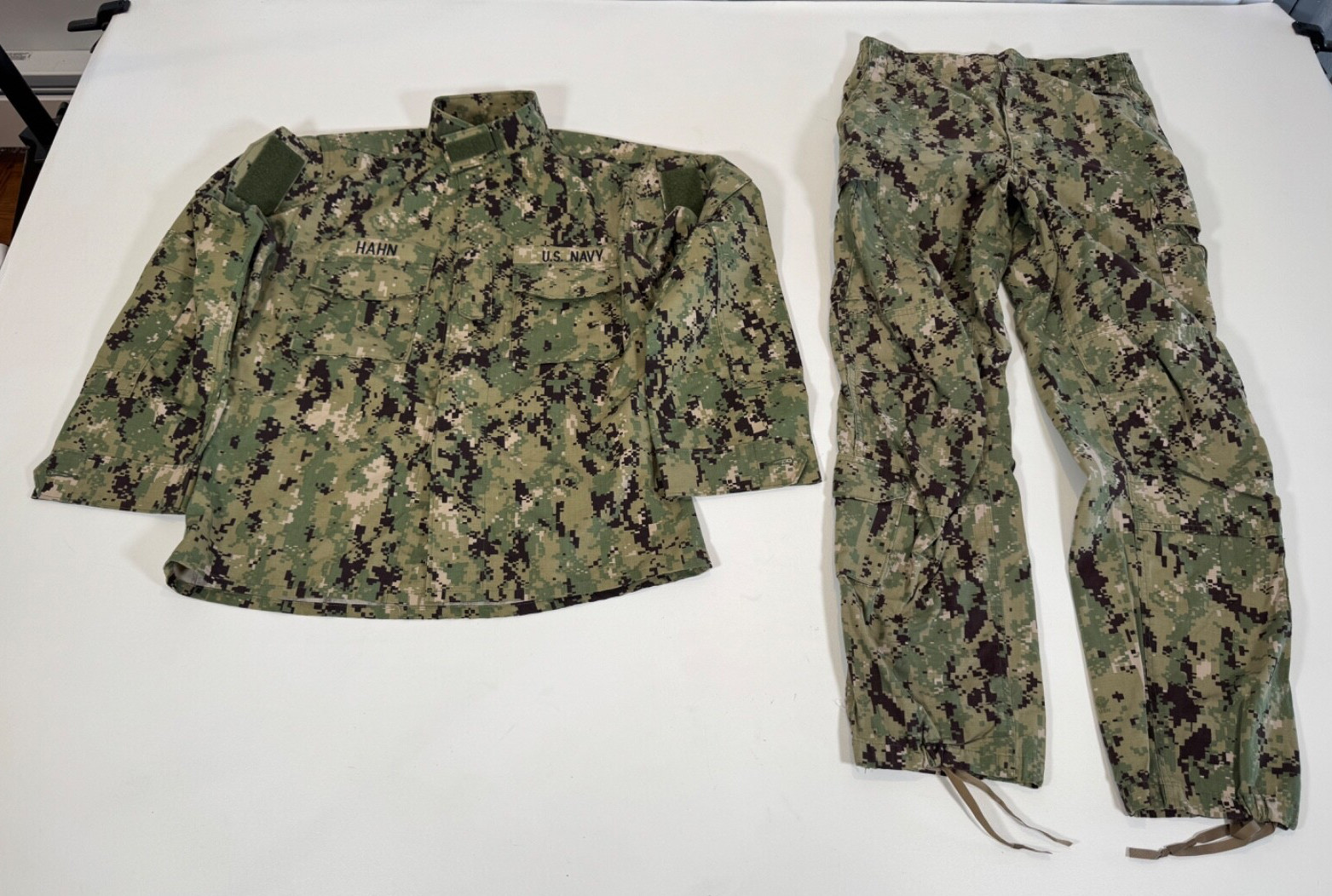 US Navy USN NWU Type III Working Uniform Jacket & Pants Medium Regular AOR2