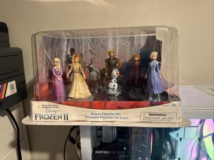 Disney Frozen II Deluxe Figurine Set 9 Figures Elsa Anna Olaf Kristoff Sven