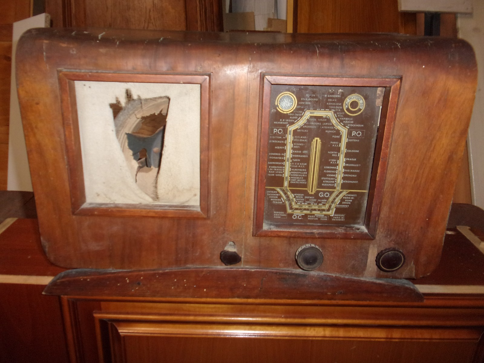 OUT OF ATTIC NICE OLD TSF RADIO SET
