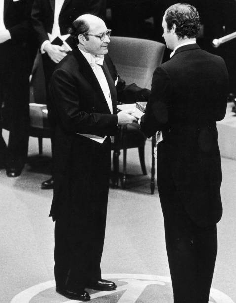 Scientist Daniel Nathans receives a third of Nobel Prize Medicine - Old Photo