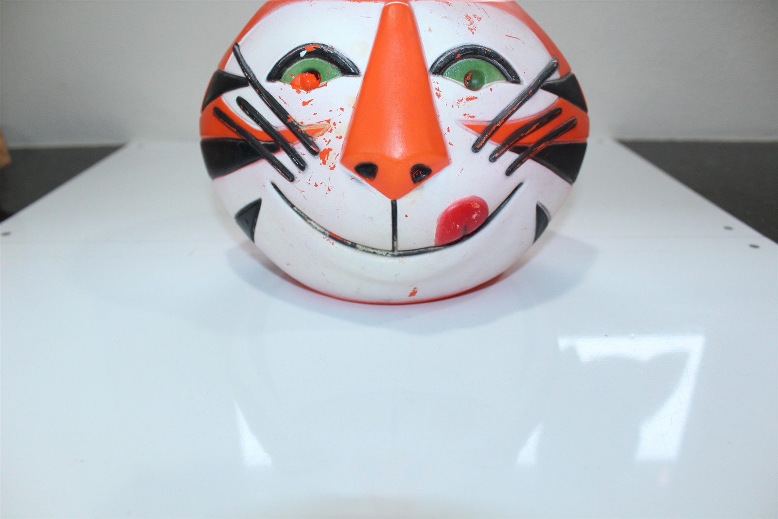 Vintage 1968 Kellogg\'s Tony The Tiger Plastic Container Pot 8-1/4\
