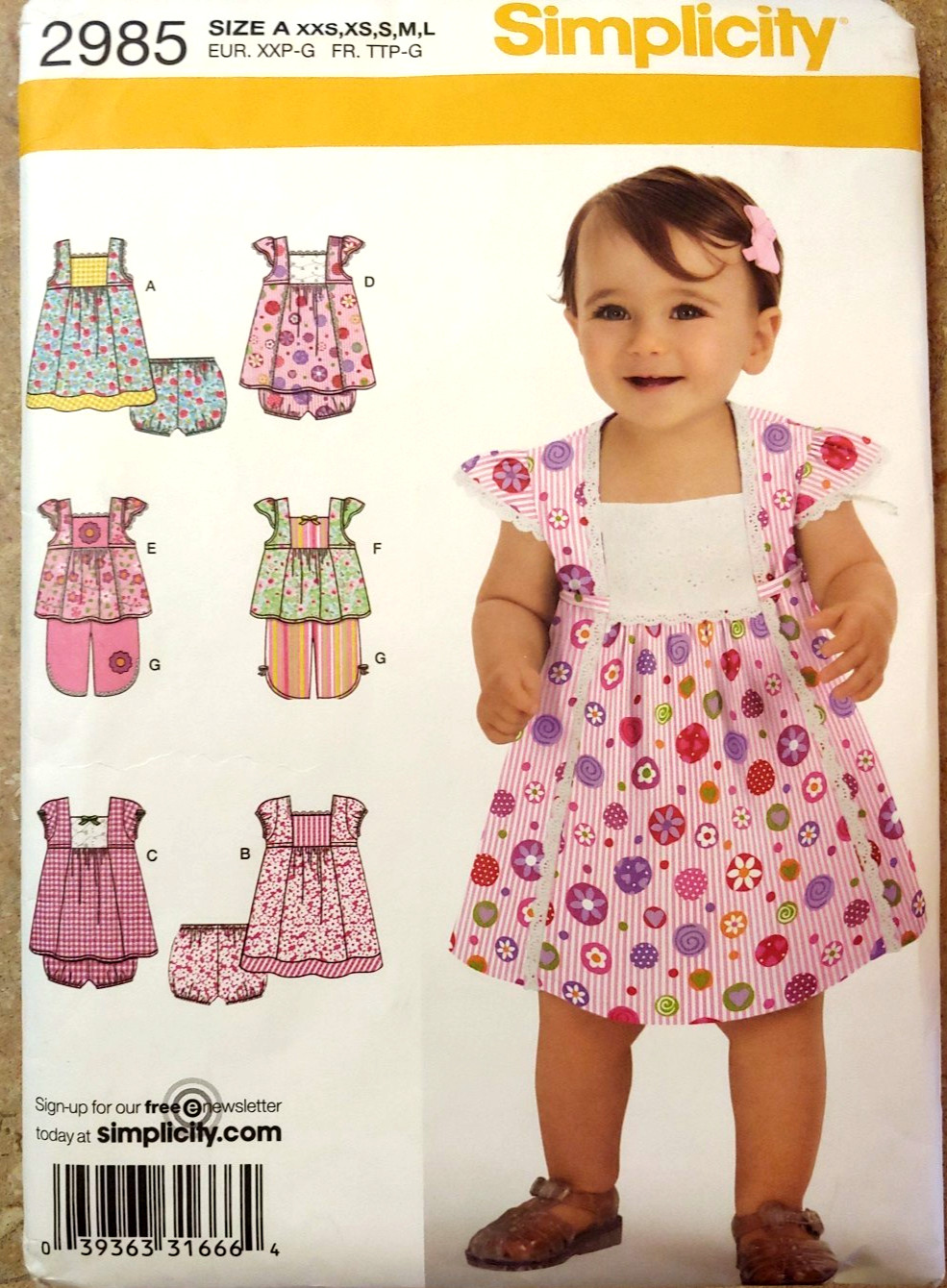 Simplicity 2985 Babies dress in two lengths, Top, Cropped Pants, Panties xxs-L