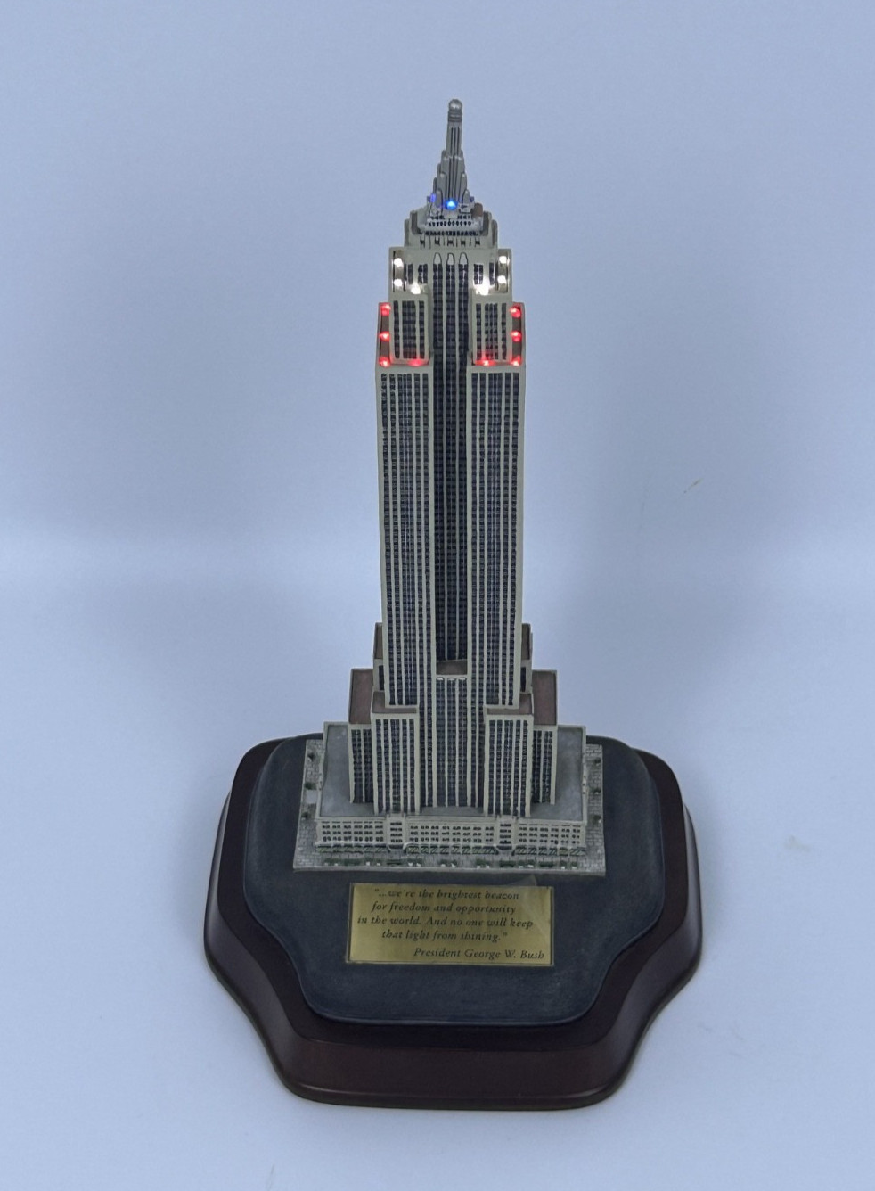 DANBURY MINT LIGHTED EMPIRE STATE BUILDING NYC COLLECTABLE NO CORD/ANTENNA