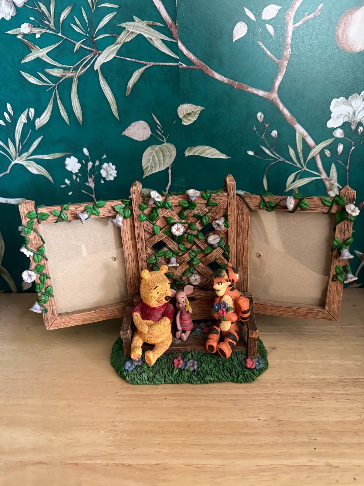 VTG Disney Parks Winnie The Pooh Garden Double Photo Frame w/ Tigger & Piglet