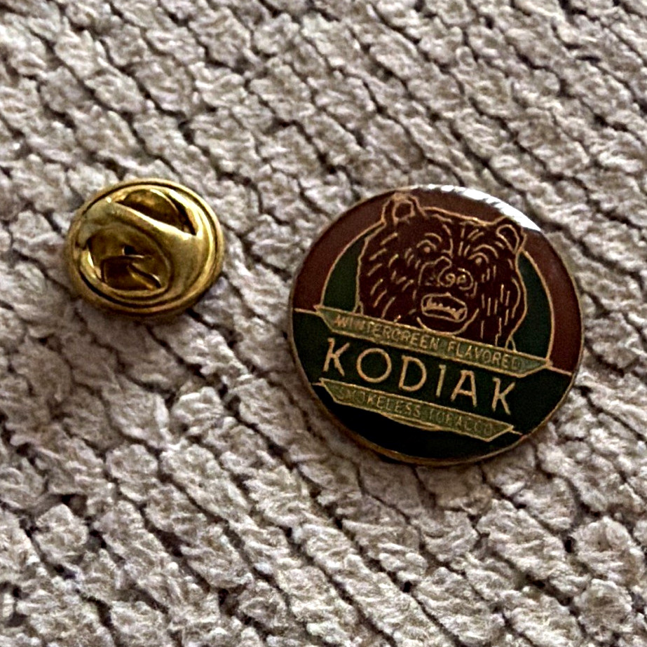Kodiak Select Cut Wintergreen Flavored Bear Logo Pinback Button Lapel Pin
