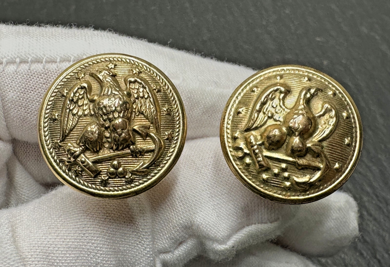 VINTAGE HAND CRAFTED? US NAVY BUTTON CUFFLINKS N496