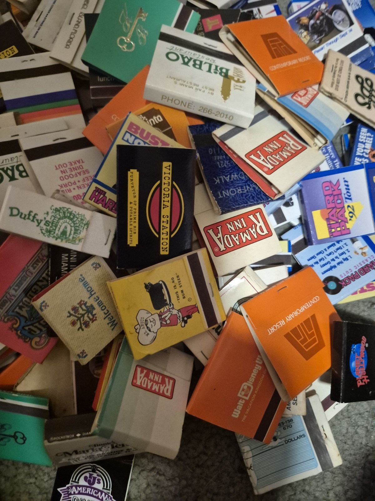 LOT OF APPROXIMATELY 150 MATCHBOOKS
